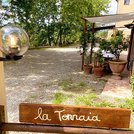 La Tonnaia Apartment Lari Exterior foto