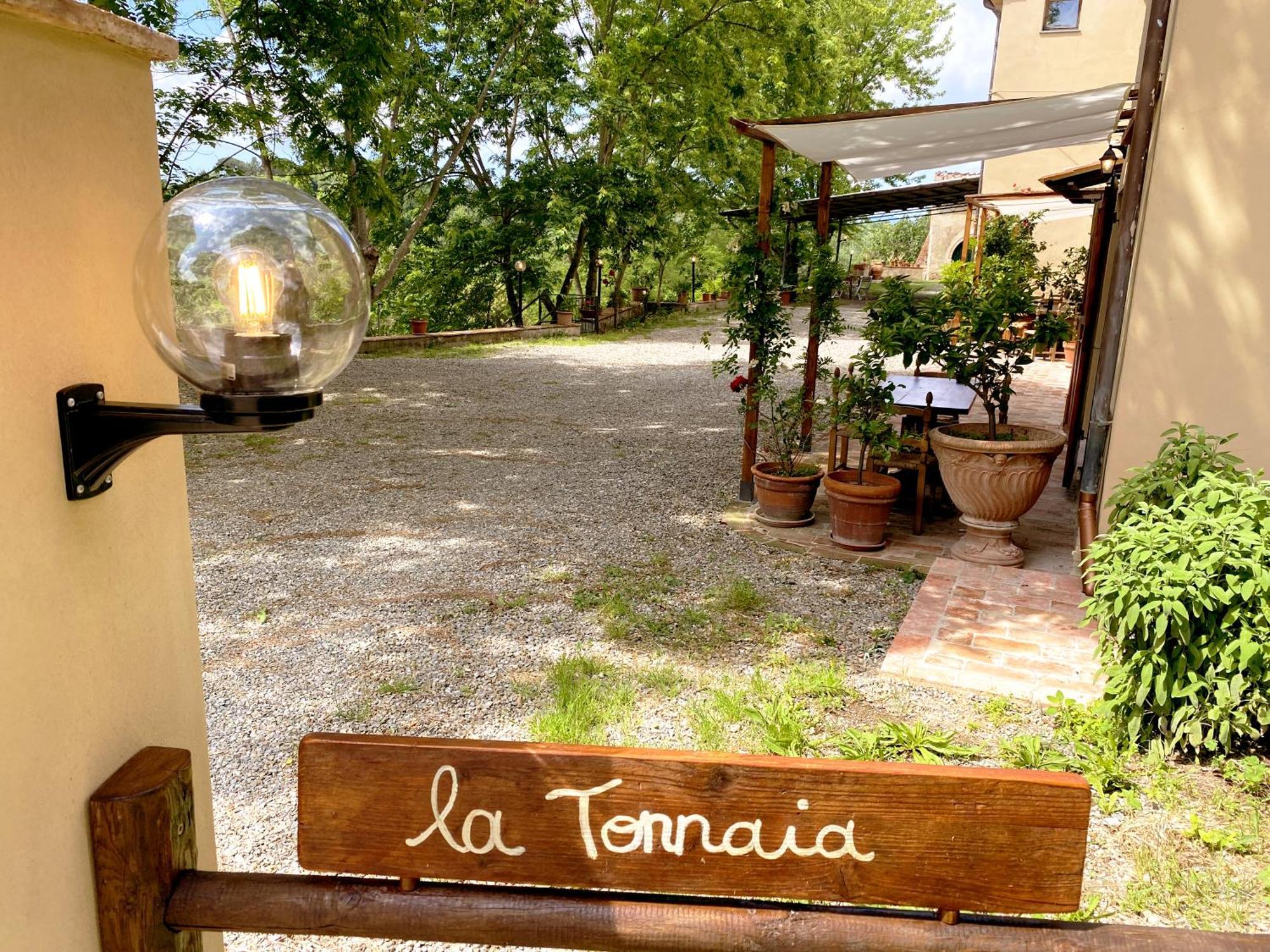 La Tonnaia Apartment Lari Exterior foto